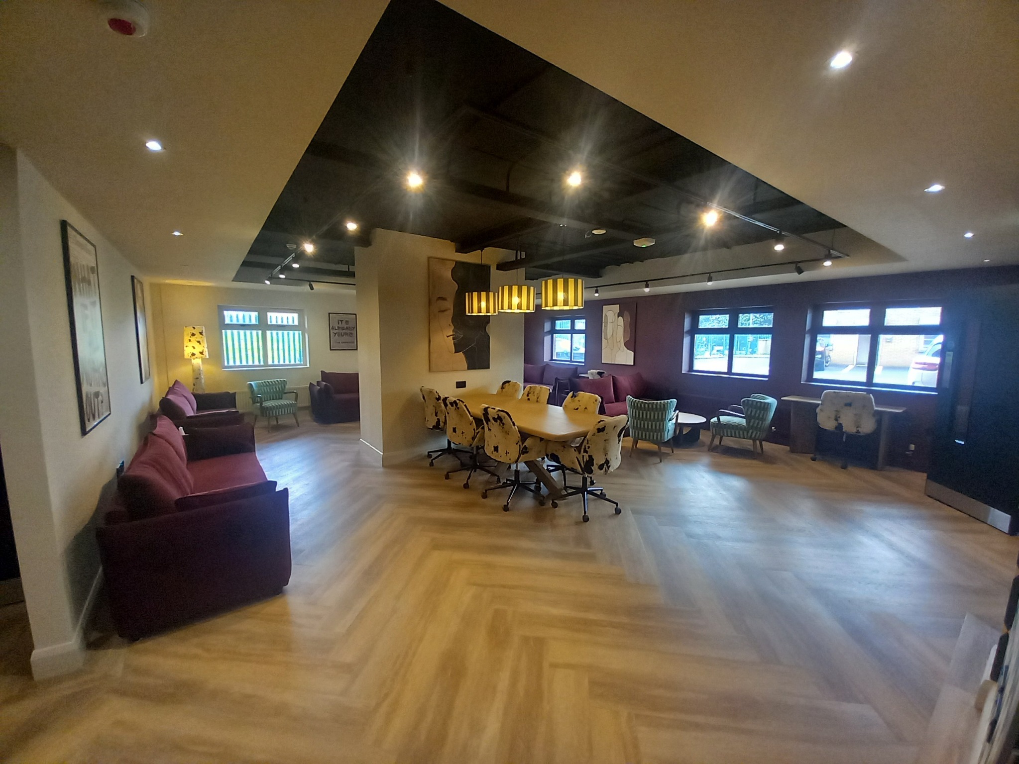 Large furnished communal business space